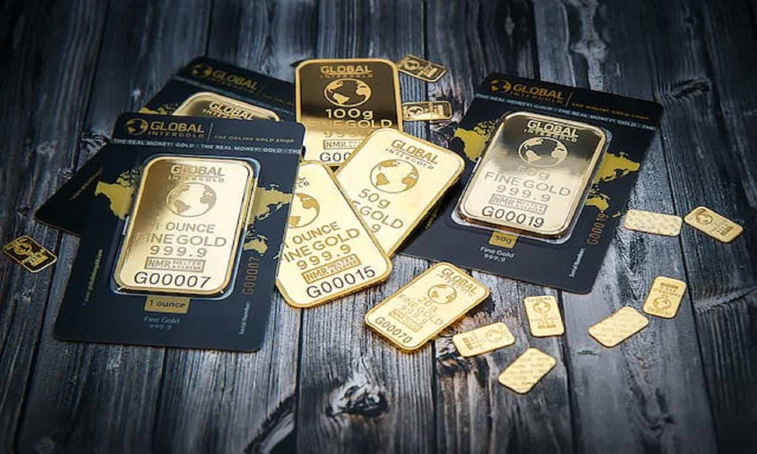 الذهب يحافظ على ارتفاعه في بداية تعاملات الأربعاء